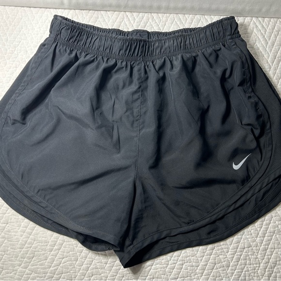 Nike women’s size medium running short brief lined color black - Picture 2 of 7
